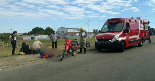 Homem fica ferido após queda de moto no bairro Vila Multirão