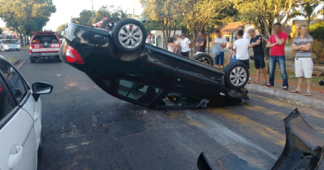 Capotamento é registrado na Avenida Dr. Lamartine, em Catalão