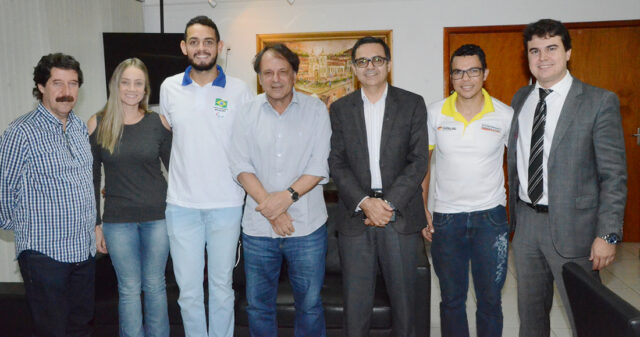 Nadador Paraolímpico catalano é homenageado e fala de parcerias com o município