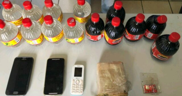 Na Unidade Prisional de Jataí, agentes impedem  entrada de drogas, celulares e bebidas alcóolicas