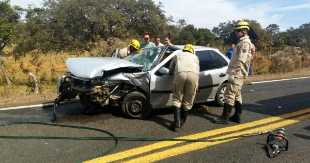 Grave acidente na GO-330 entre dois veículos, deixa três feridos