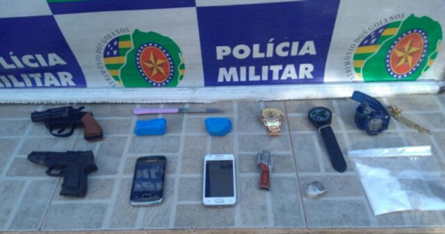 Suspeitos de tráfico de drogas são presos no Bairro Maria Amélia II