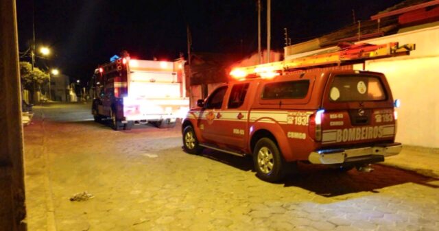 Bombeiros são acionados para combater princípio de incêndio em residência na cidade de Catalão
