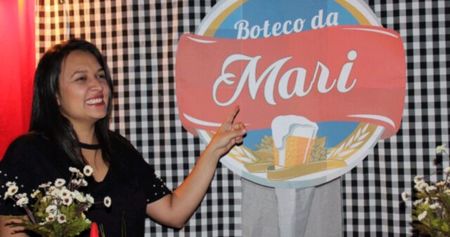 Com tema mesa de boteco, Mari comemora aniversário com familiares e amigos
