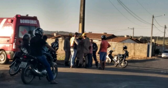 Uma pessoa fica ferida após colisão entre moto e bicicleta