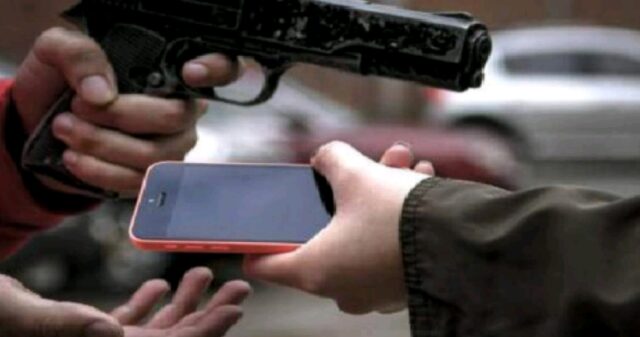 Telefonias estão impedidas de cobrar mensalidade de quem teve celular roubado