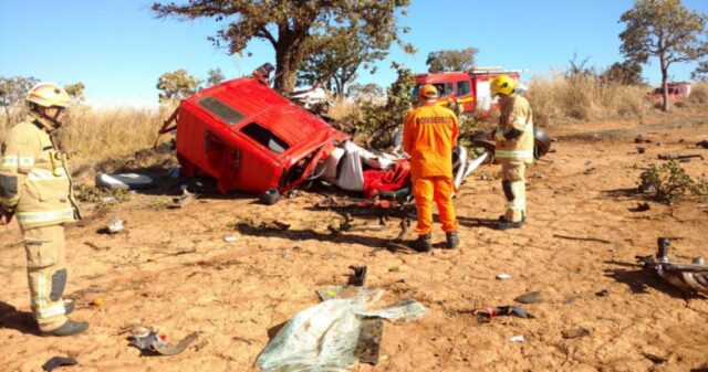 Acidente entre dois caminhões termina com três mortes em Cristalina, no entorno do DF