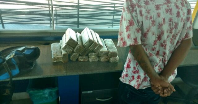 Menor é apreendido transportando droga em ônibus