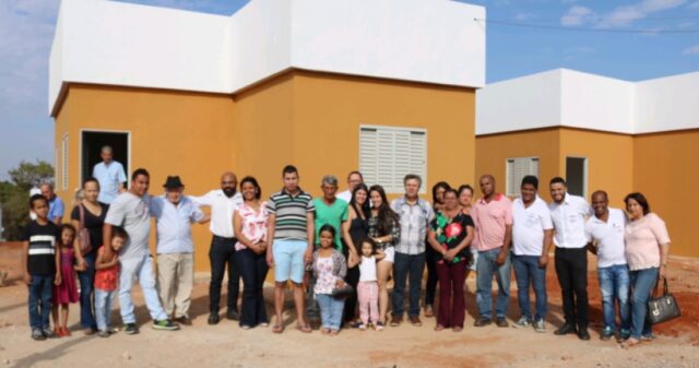 Famílias carentes recebem casas da Prefeitura de Catalão