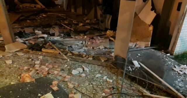 Bandidos explodem agência bancária em área turística de Caldas Novas