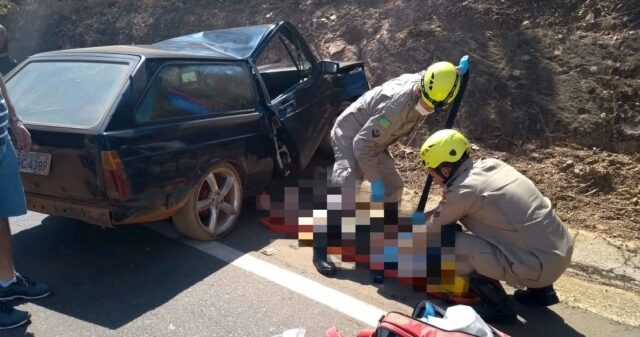 Motorista fica ferido após colidir carro contra encosta as margens da GO-330