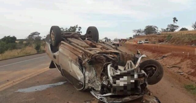 Colisão frontal entre dois veículos na BR 050 deixa uma motorista ferida