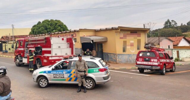Bombeiros atendem ocorrência de princípio de incêndio em estabelecimento comercial, em Catalão