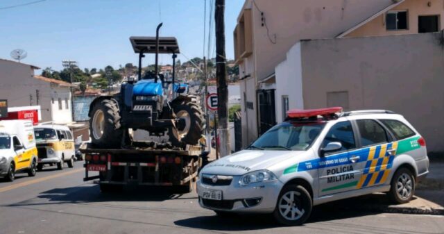 Polícia Militar recupera trator furtado