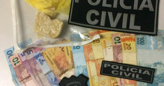 Polícia Civil prende mulher suspeita de tráfico de drogas.