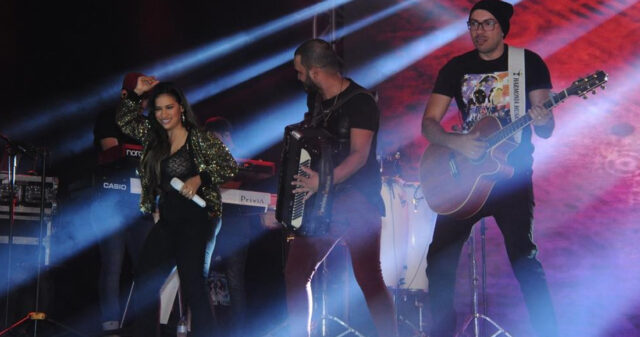 Com muita simpatia Simone encerra a noite de quinta-feira da 40ª Expo Catalão