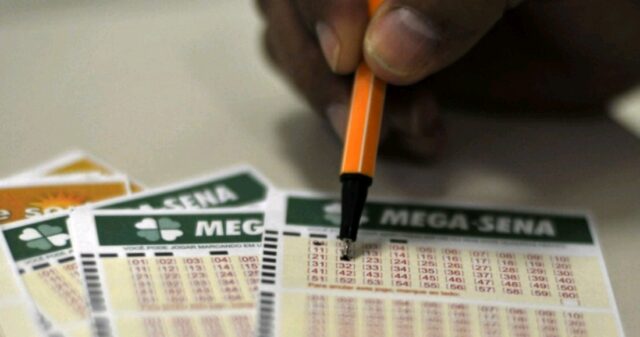Mega-Sena acumula e pode pagar R$ 40 milhões na quarta-feira
