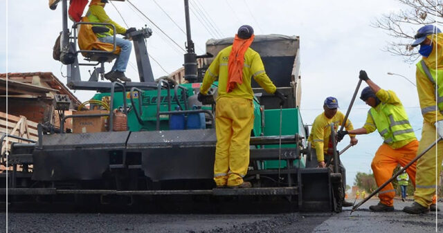 Obras de asfalto seguem a todo vapor no bairro Pontal Norte
