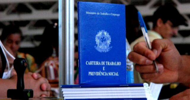 Agências dos Correios poderão emitir carteira profissional sem custo