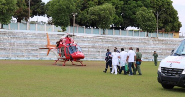 Jovem vítima de acidente de trânsito é transferido de helicóptero para hospital em Goiânia