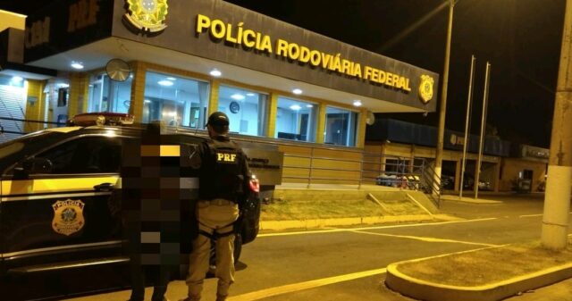 Homem é preso durante abordagem de rotina na BR-050 por uso de documento falso de veículo