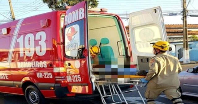 Flagrante de acidente envolvendo carro e moto no bairro Nossa Senhora de Fátima