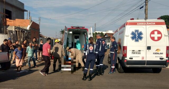 Cliclista fica ferido ao ser atropelado por veículo no bairro Santa Cruz