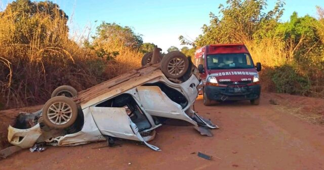 Capotamento em estrada vicinal, deixa duas pessoas feridas em Pires do Rio