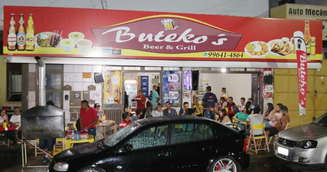 Buteko's Beer & Grill é uma ótima opção para curtir a noite com os amigos
