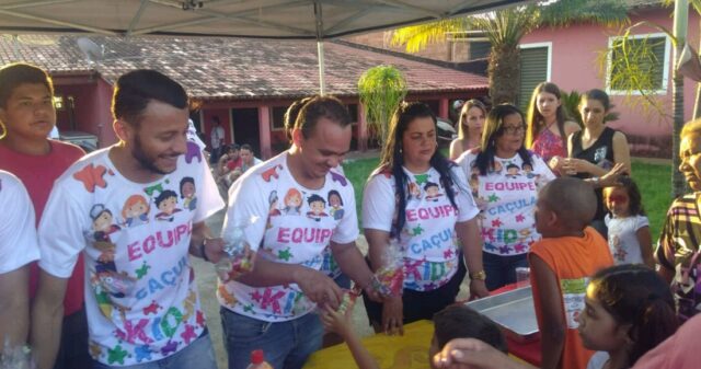 Vereador Helson Barbosa (Caçula) com a parceria da Vereadora Silvinha realiza festa do dia das crianças em Catalão