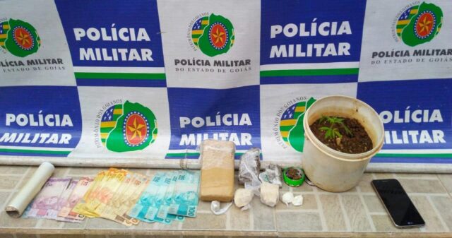 Polícia Militar realiza a prisão de agressora da sociedade por tráfico de drogas, nesta segunda-feira