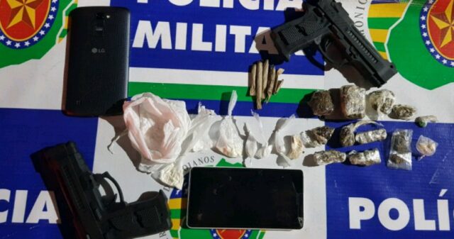 Polícia Militar prende em flagrante dois suspeitos de roubo de celular 15 minutos após cometerem o crime