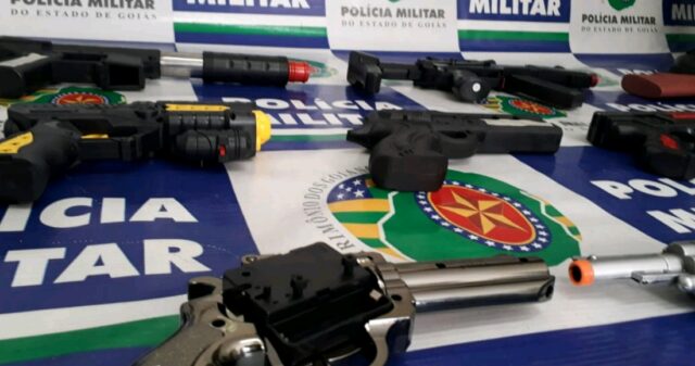 Polícia Militar apreende 200 simulacros de arma de fogo em Catalão