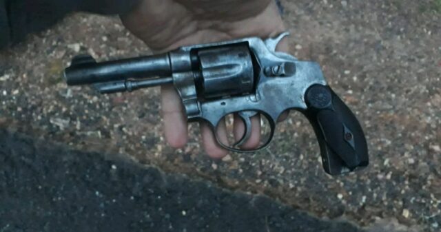 Em abordagem na GO-305 CPR apreende arma de fogo
