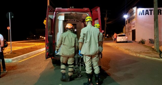 Jovem fica ferida em acidente envolvendo moto na Avenida Dr. Lamartine