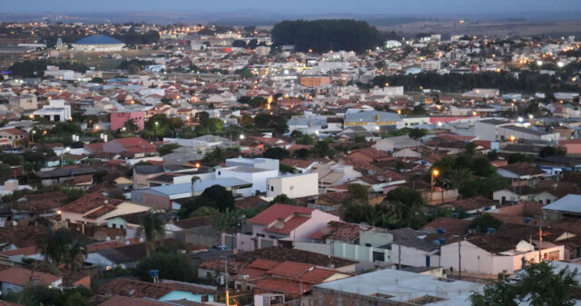 Terça-feira com pancadas de chuva e calor em Catalão