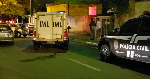 Um jovem é morto e outros dois são baleados, no Setor Universitário