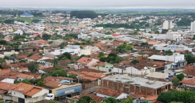 Tempo chuvoso seguirá até terça-feira (27) em Goiás