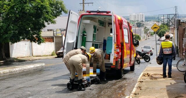 Jovem fica ferida durante queda de bicicleta no bairro São João