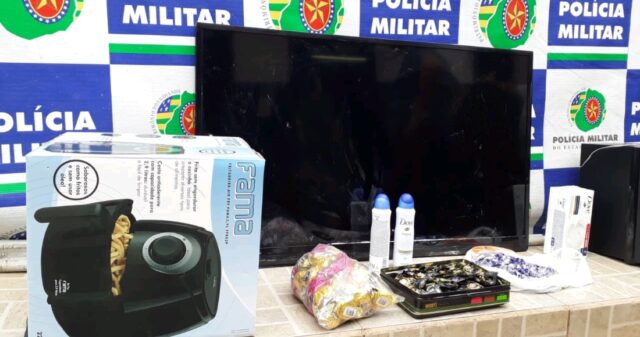 Polícia Militar prende suspeitos e recupera produtos furtados