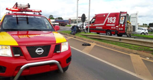 Motociclista fica ferido em acidente no trevo do Posto JK