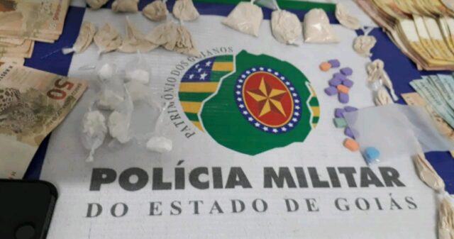 Polícia Militar prende suspeito por tráfico de drogas durante abordagens