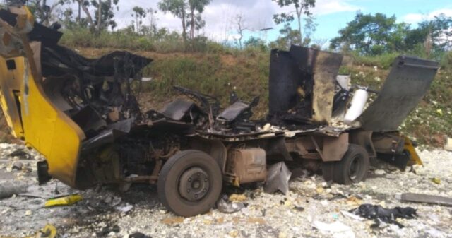 Criminosos bloqueiam rodovia e explodem carro-forte na BR-040, em Cristalina