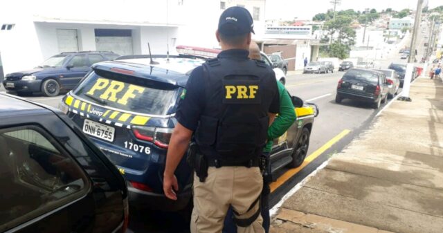 Motorista de micro-ônibus é preso por embriaguez na BR 050 em Catalão