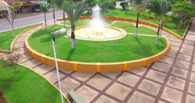 Em clima de festa e com a presença da comunidade foi reinaugurada Praça da Vila Liberdade
