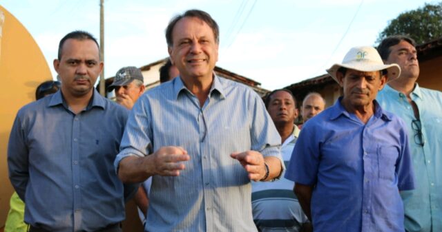 Prefeito de Catalão anuncia antecipação salarial e garante segunda parcela do 13º salário