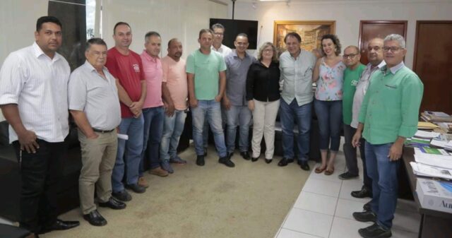 Moradores e comerciantes do bairro Castelo Branco participa de reunião com prefeito, Adib Elias