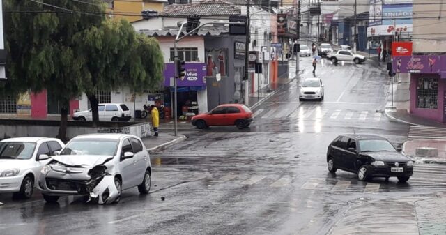 Flagrante de acidente de trânsito no centro de Catalão
