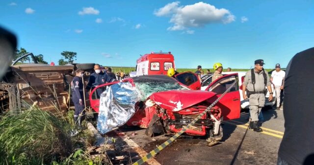 Grave acidente com uma vítima fatal e outras cinco feridas é registrado na GO-305 entre Cumari e Anhanguera