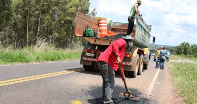 Prefeitura de Ouvidor recupera rodovia que dá acesso à cidade de Ouvidor e Catalão